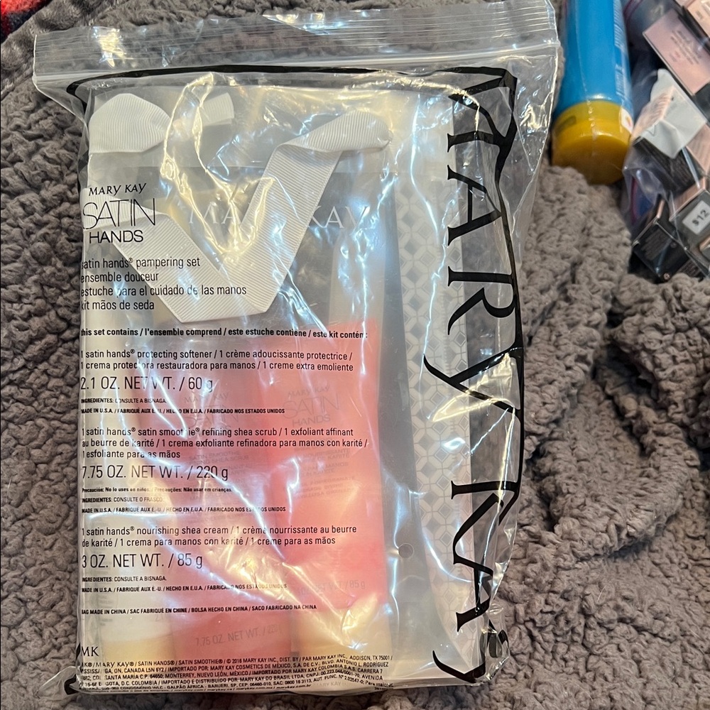 Mary Kay Satin Hands Set Blissful Pomegranate
